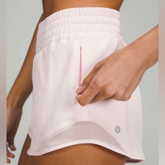lululemon athletica Pants - Lululemon Hotty Hot Low-Rise Lined Short 4"
Strawberry Milkshake, Sz 6